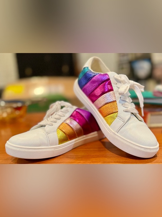 Kurt Geiger London—White/Rainbow Stripes Sneakers—Marked Sz 5–really a 6.5-7.5 - Picture 2 of 13